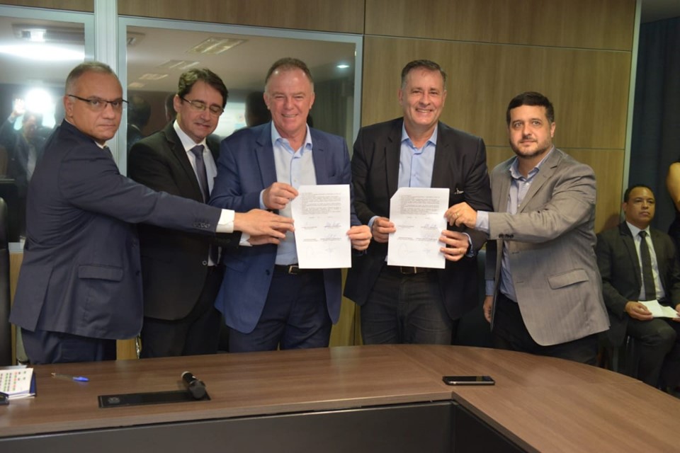 12. 08 - Assinatura do termo de cessão de area para novo Centro de Política Tecnico e Cientifica