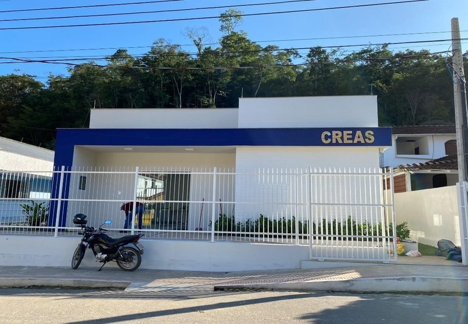 CREASs