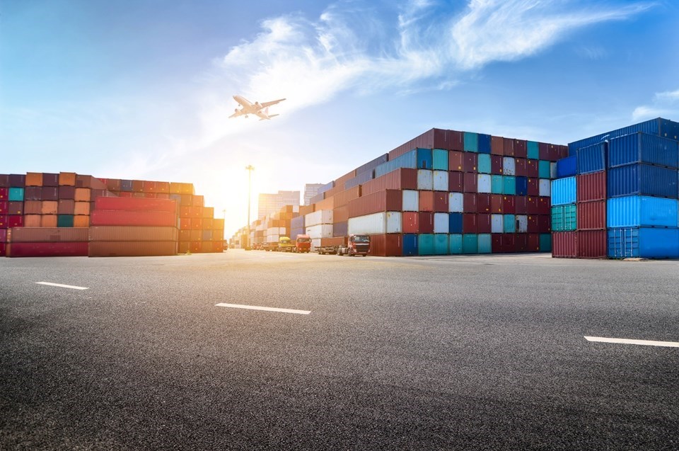 exportacao-porto-container-carga-comercio-exterior-freepik (1)