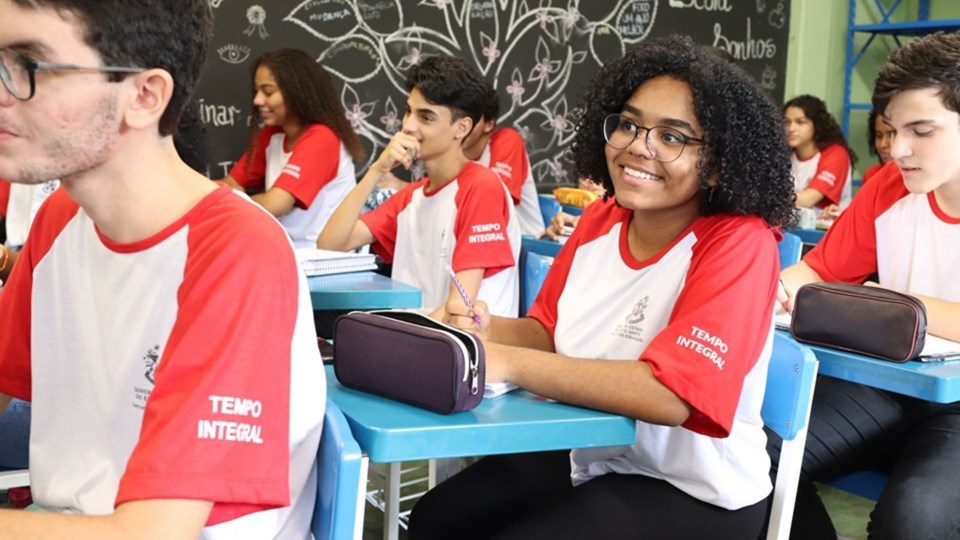 uniformes-escolares-estudantes-alunos-sedu-es